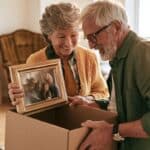 Umzug im Alter: Wie Seniorinnen und Senioren den Wechsel in eine kleinere Wohnung meistern